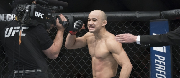 Malam Pertarungan UFC 144: Raphael Assuncao vs. Marlon Moraes 